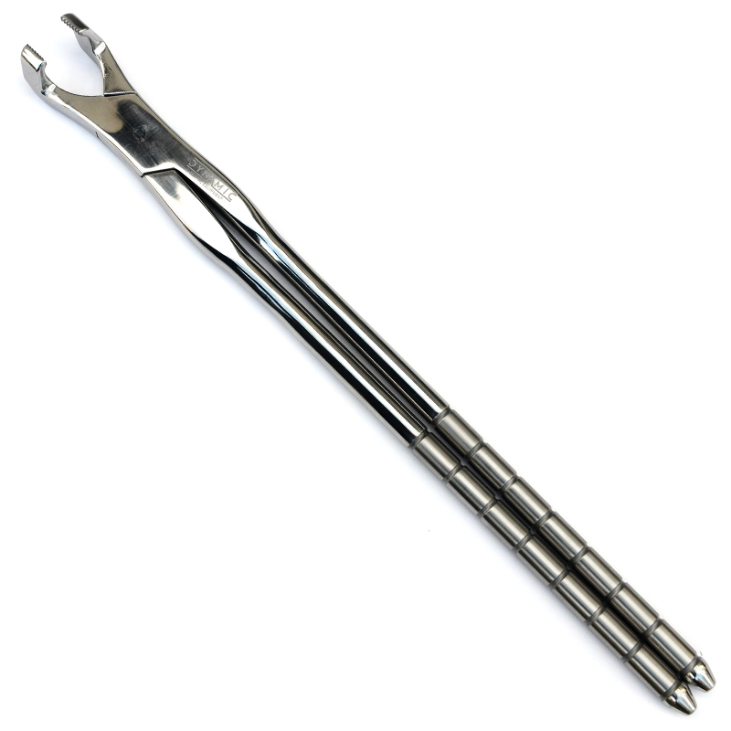 Maxillary serrated